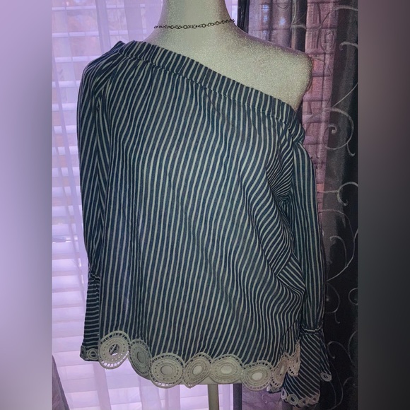 Tahari Blue and White Striped Women’s Cold shoulder Blouse Sz 0 - Picture 2 of 14